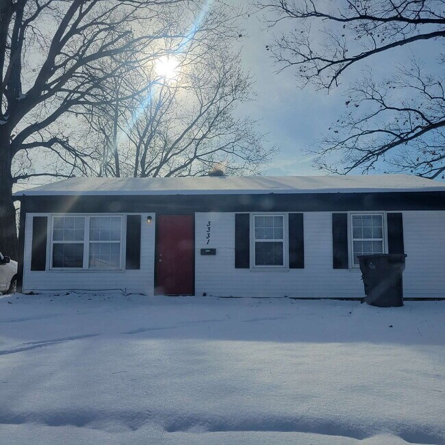 Building Photo - 3 Bedroom spacious, corner lot on quiet cul-de-sac