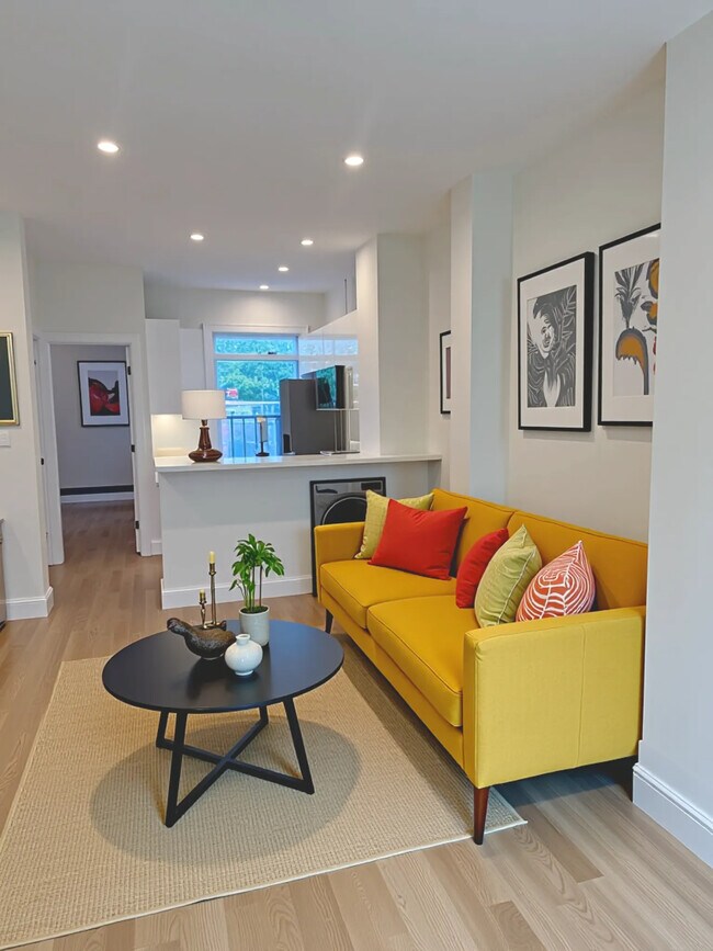 Building Photo - 8 4th St