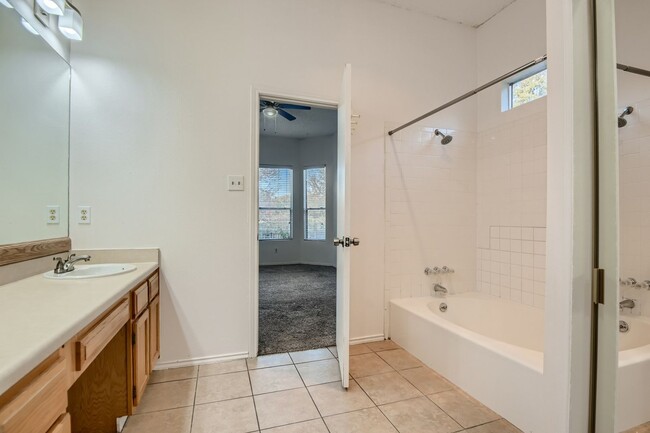 Building Photo - Beautiful 3/2 on Greenbelt (Inquire for Av...