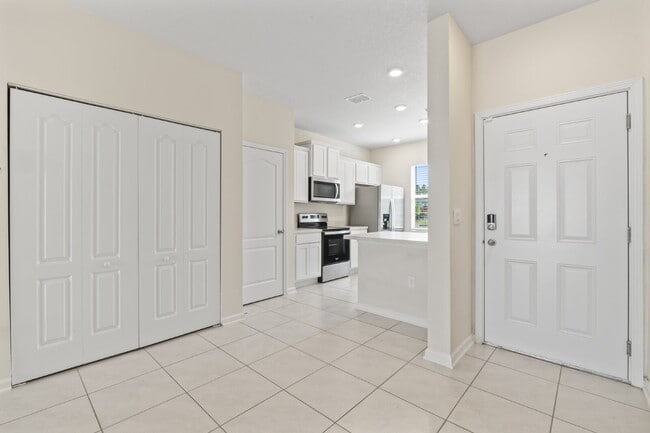 Building Photo - Oakleaf Plantation 3-Bedroom Townhouse in Towering Oaks – Spacious 1450 Sq Ft Living with 2 Full ...