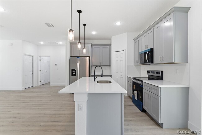 Building Photo - 2275 W Linden Dr