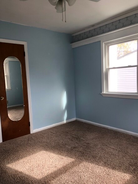 BEDROOM - 5112 Hollywood Rd