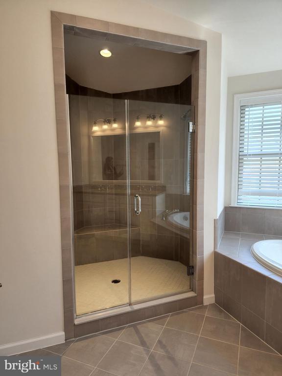 Building Photo - 25020 Cambridge Hl Ter