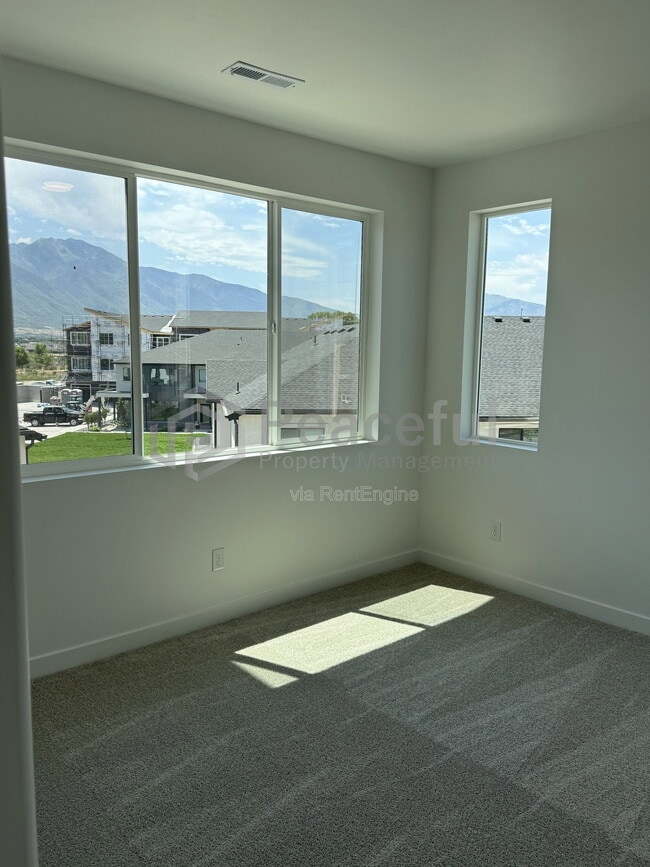 Building Photo - 272 E 850 S