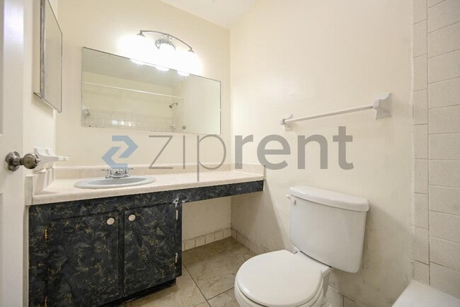 Building Photo - 6040 SW 26th St