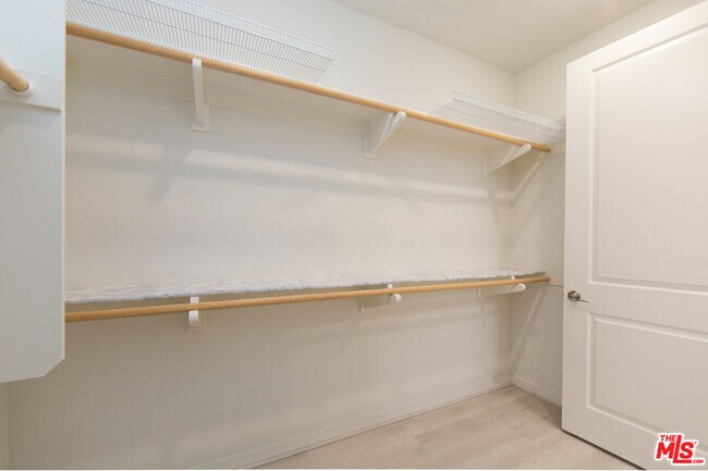 Building Photo - 10922 Mesa Ct