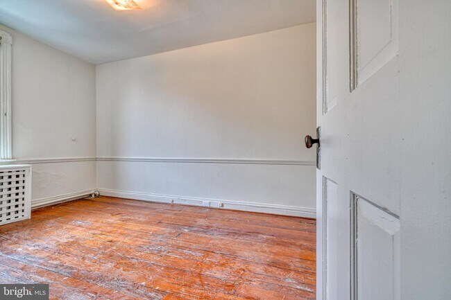 Building Photo - 210 Laurens St