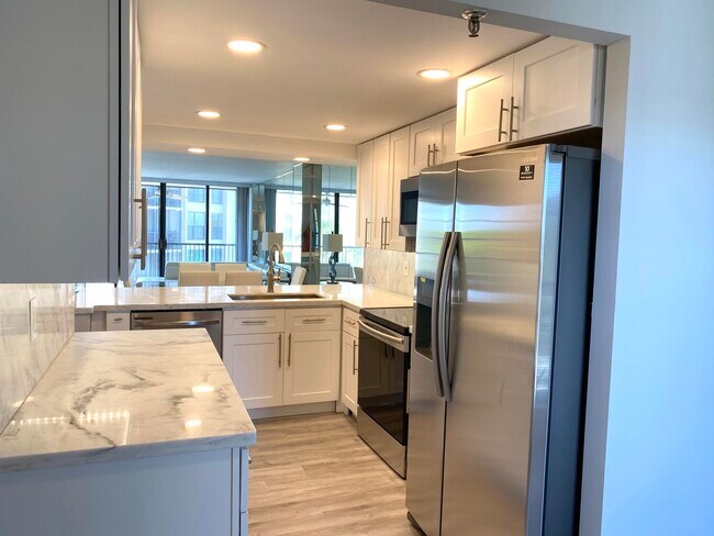 Building Photo - 20 Royal Palm Way