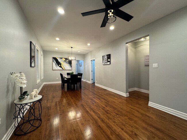 Building Photo - 4317 W 21st Pl