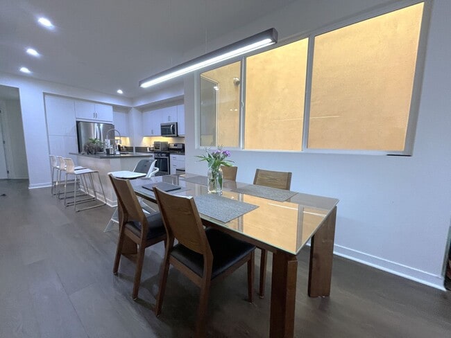 Building Photo - 14107 W Monroe Pl