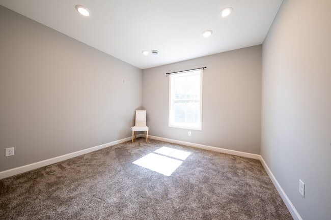 Building Photo - 1771 Emerson Ct