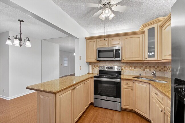 Building Photo - 427 Pine Glen Ln