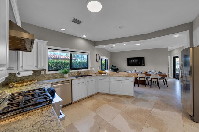 Building Photo - 616 Riviera Isle Dr