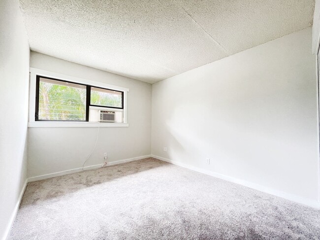 Building Photo - Pet Friendly Kaneohe Townhouse with A/C