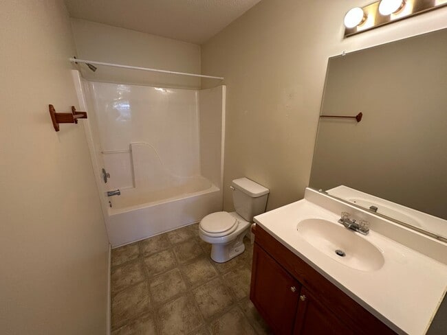 Building Photo - 801 Jessica Ln