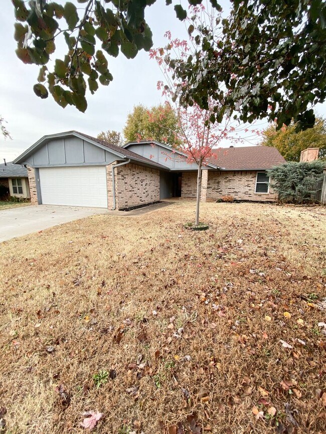 Building Photo - 2805 Summerfield Dr