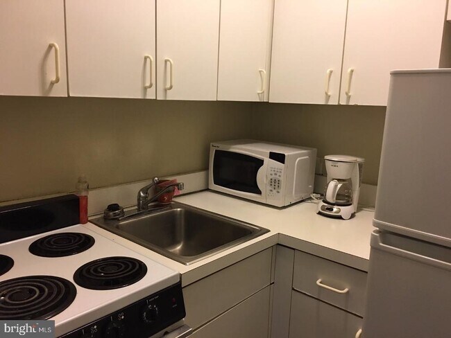 Building Photo - 2031 Locust St