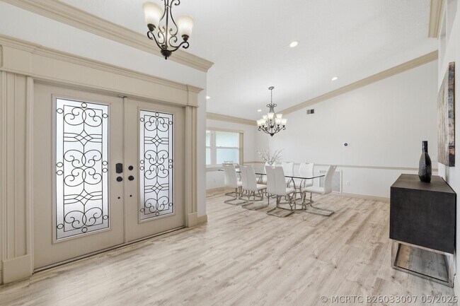 Building Photo - 15600 Rolling Meadows Cir