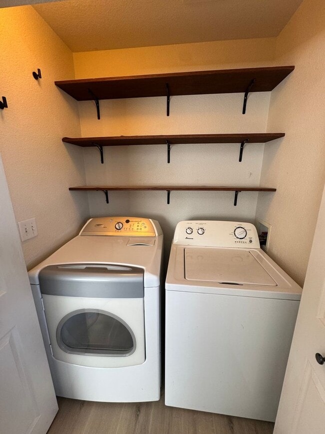 Building Photo - Charming 2BR Townhome in Brighton