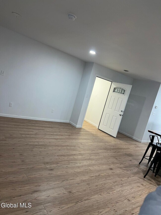 Building Photo - 351 4th St