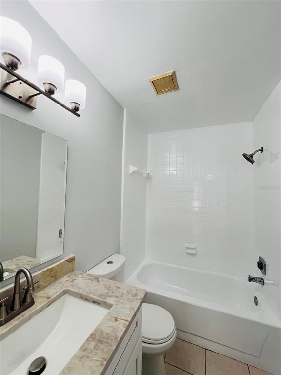 Building Photo - 4013 Dream Oak Pl