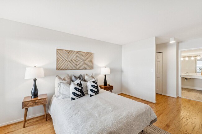 Building Photo - 2320 Wisconsin Ave NW