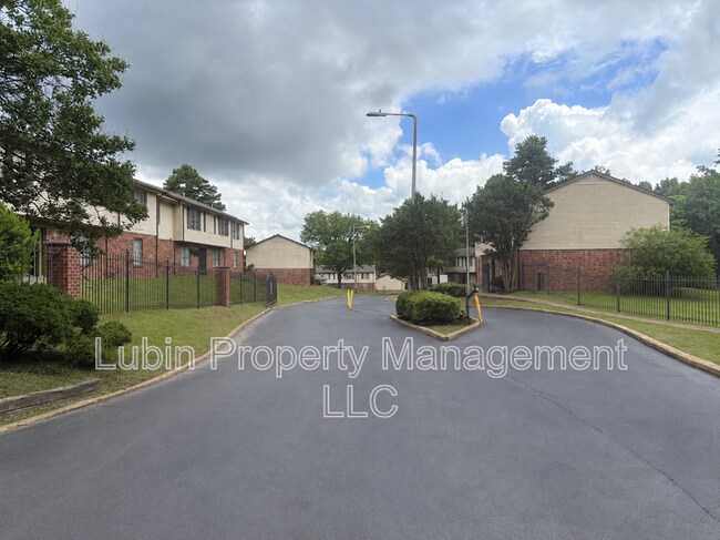 Building Photo - 2883 Coach Dr