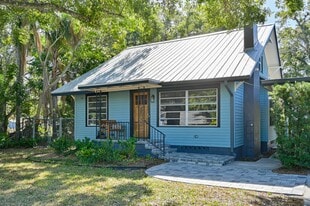 Building Photo - 2408 Hillview St