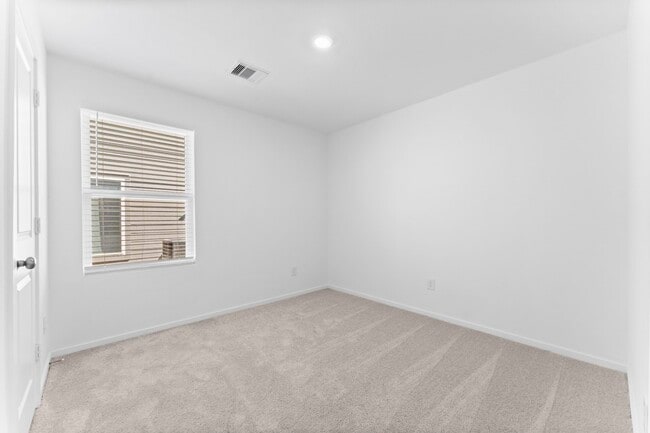 Building Photo - 25392 Carnation Ct