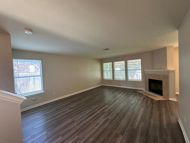 Building Photo - 1917 White Oak Cir