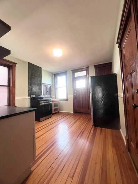 Building Photo - 4221 Botanical Ave