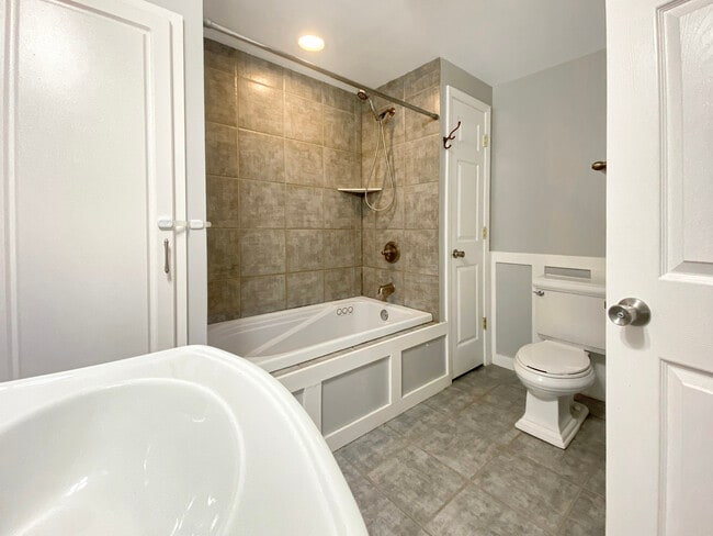Building Photo - 17617 Horseshoe Ln