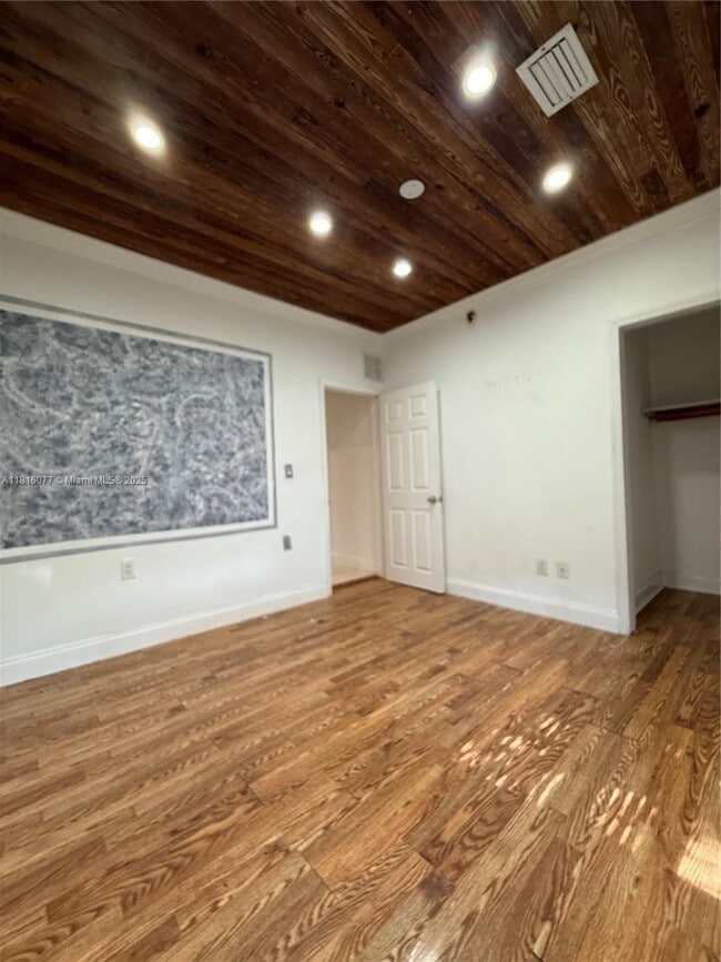 Building Photo - 213 Stirling Rd