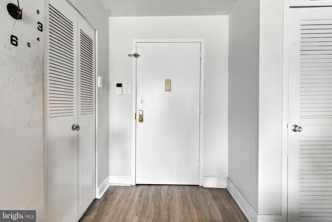 Building Photo - 5340 Holmes Run Pkwy