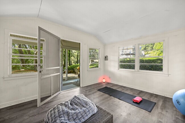 Building Photo - 36 Evergreen Rd