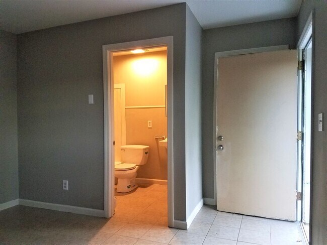 Building Photo - 109 Forest Lake Ln