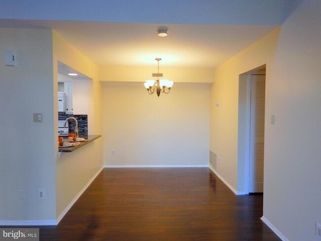 Building Photo - 1810 Society Pl