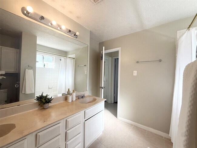 Building Photo - 9838 Golden Eagle St