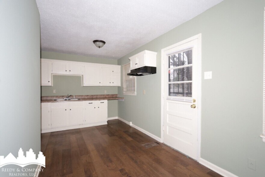 Building Photo - 2474 Corning Ave