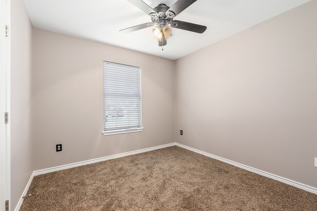 Building Photo - Newly Renovated 3 bed, 2 bath home on cul-...