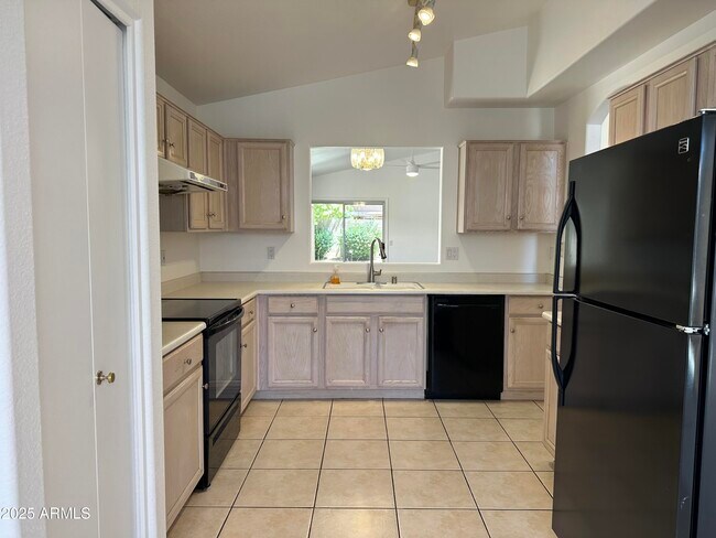Building Photo - 2326 E Aire Libre Ave