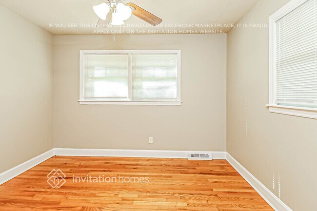 Building Photo - 1142 Eastview Dr