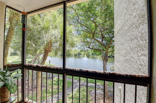 Building Photo - 950 Lavers Cir