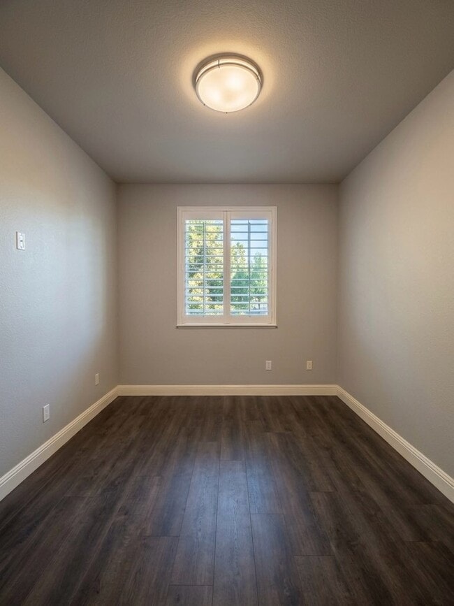 Building Photo - 233 Vanney Ct