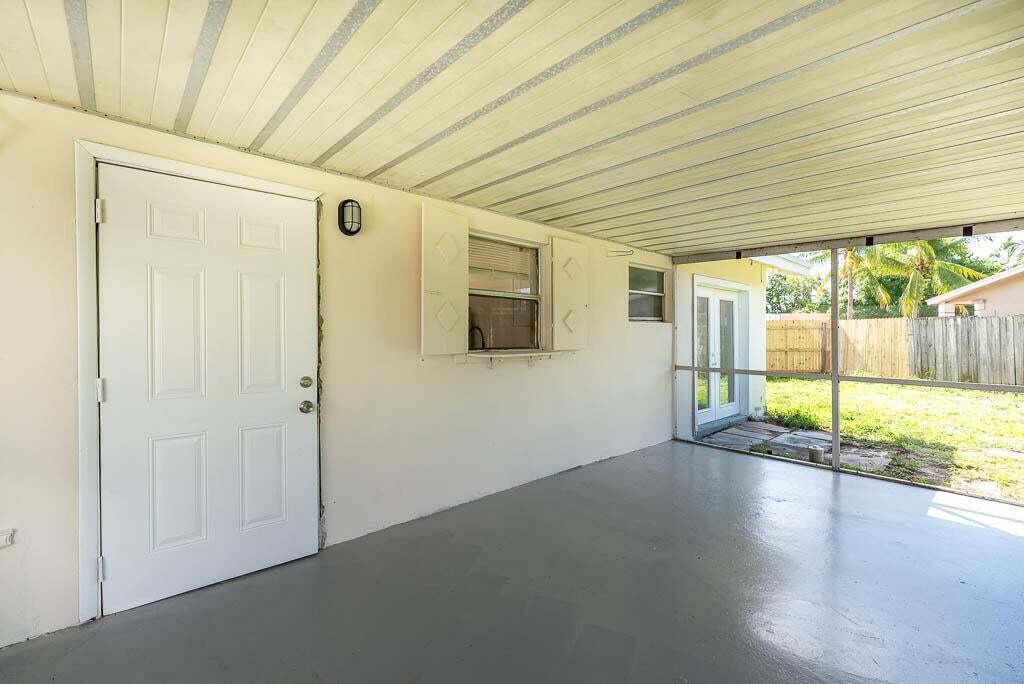 Building Photo - 314 E Gateway Blvd