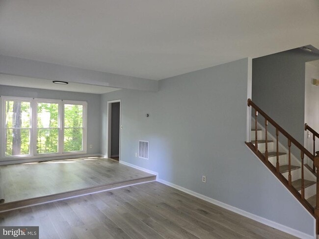 Building Photo - 2205 Blue Valley Dr