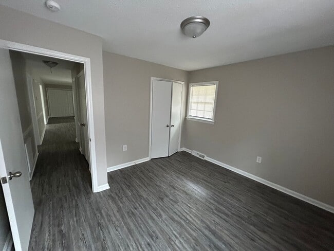 Building Photo - 3 bedroom, two bath home for rent