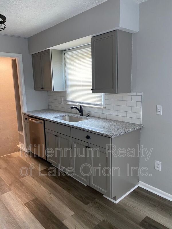Building Photo - 636 Lebaron Ave