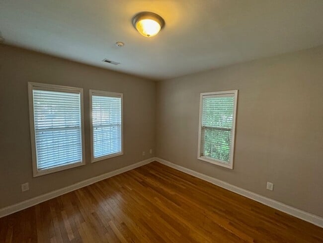 Building Photo - Charming 1925 Craftsman Bungalow in Downto...