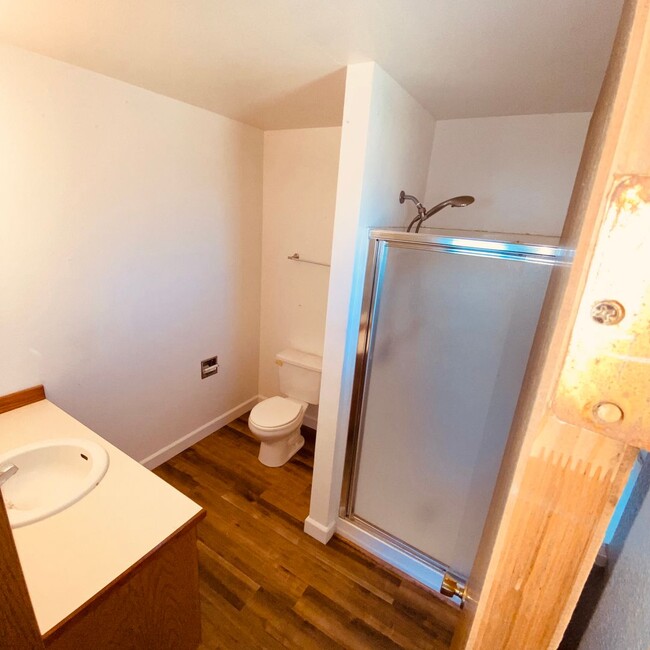 Building Photo - Adorable 3 bedroom 2.5 bathroom Three-Plex...